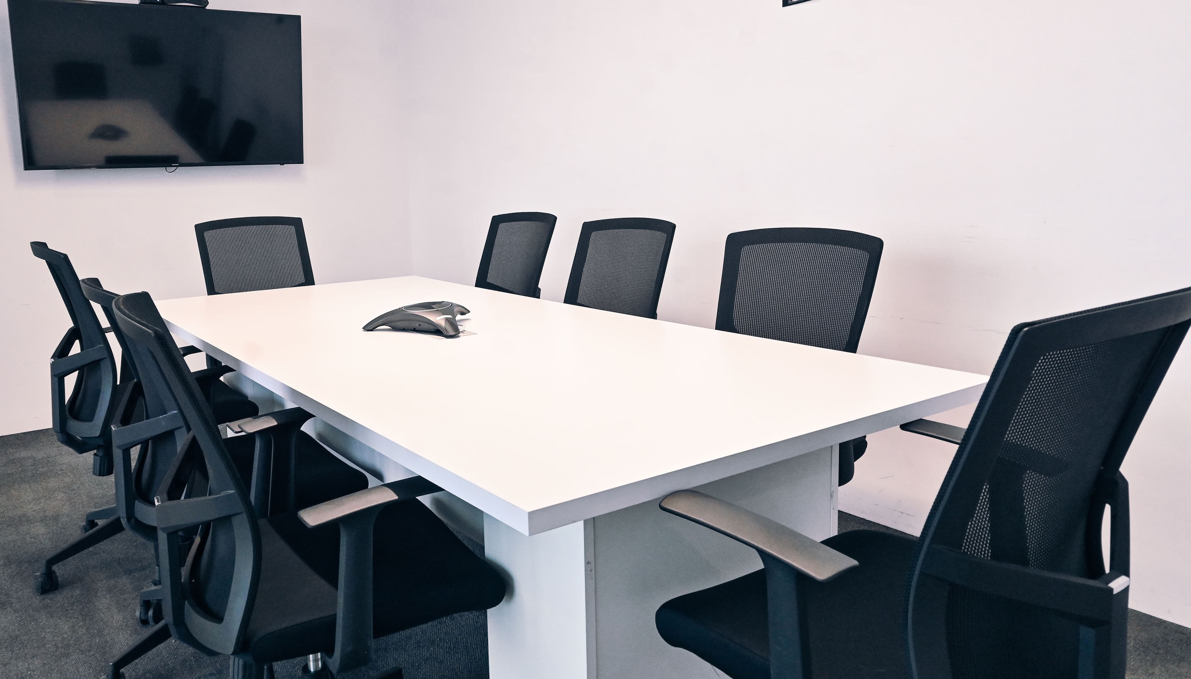 SALA DE JUNTAS AERON | 8 PERSONAS